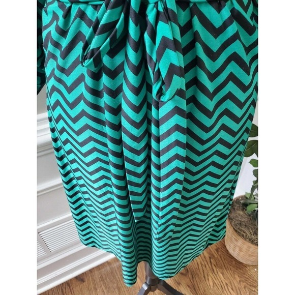 Tacera  Long Sleeve V-Neck Knee Length Dress - Picture 4 of 10